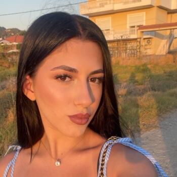 Babysitter in Gerakas: Hysnie (Νίνα )