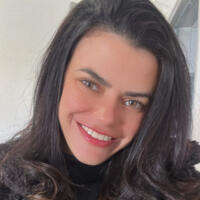 Ariane Assis