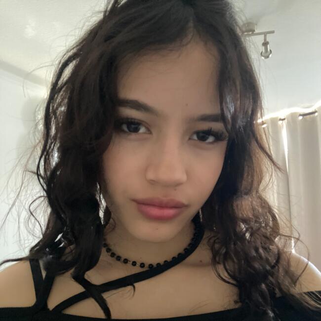 Babysitter in Perth Amboy: Anahí