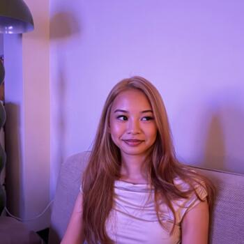 Babysitter in Singapore Island: Putri