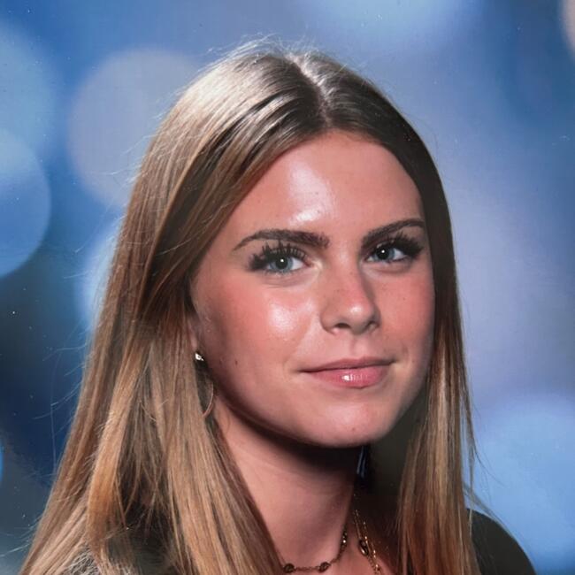 Babysitter in Saveuse: Louise