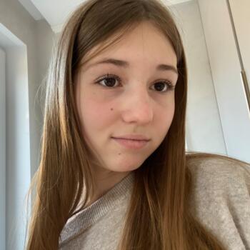 Babysitter in Épinay-sous-Sénart: Emilia