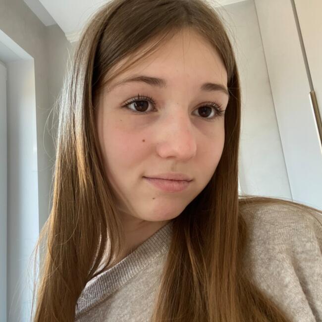 Babysitter in Épinay-sous-Sénart: Emilia