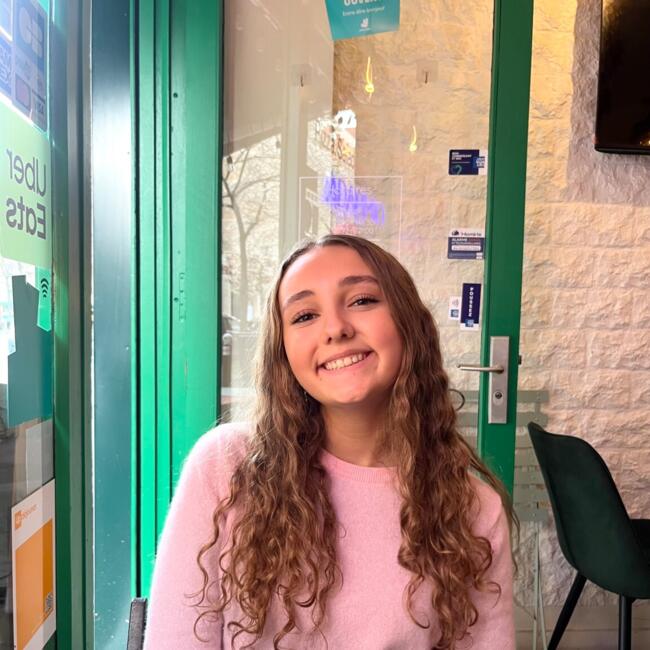 Babysitter in Paris: Isadora