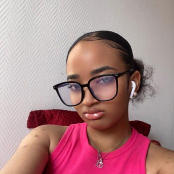 Babysitter in Saint-Ouen: Erika