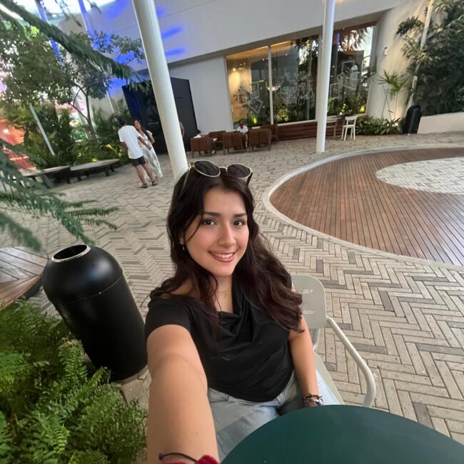 Babysitter in Panama City: Daniella