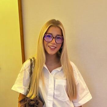 Babysitter in Vichy: Elina