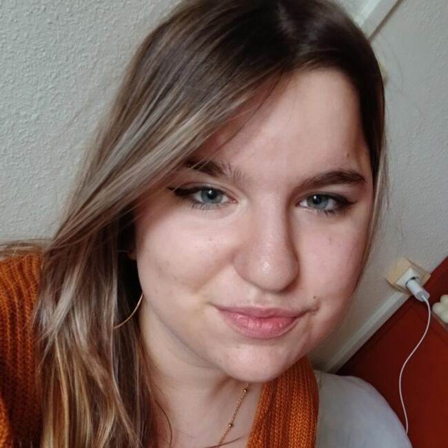 Babysitter in Chabournay: Naomi