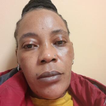 Nanny Mitchells Plain: Florah Tariro