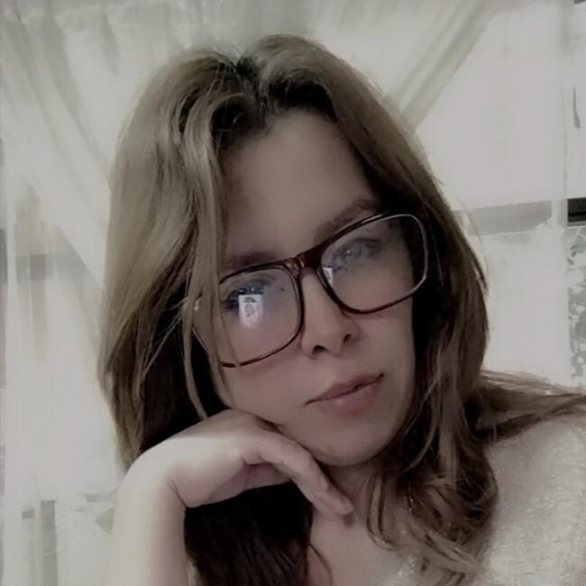 Babysitter in Cartago: Evi