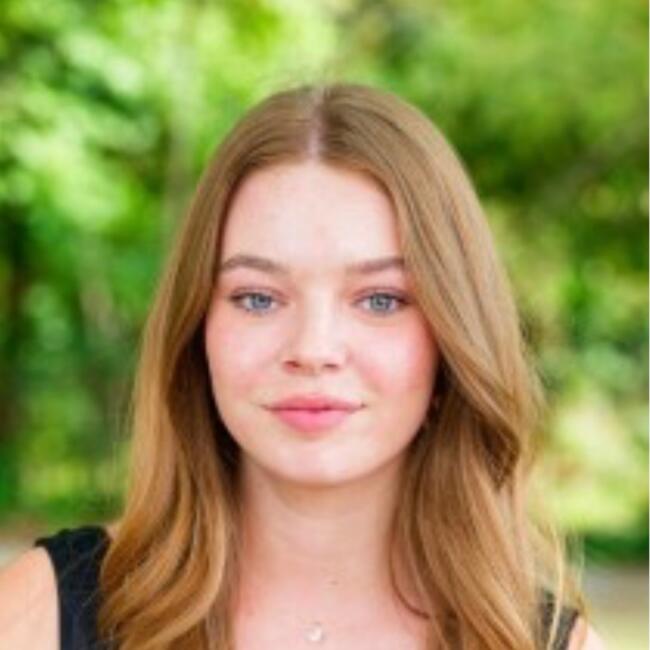 Babysitter in Saint-Médard-en-Jalles: Enora