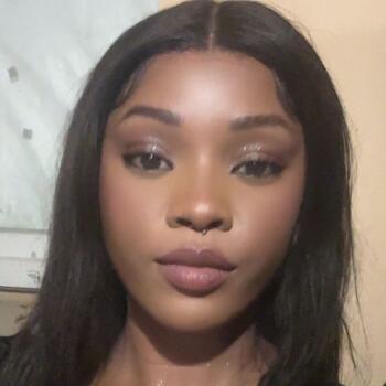 Babysitter in Saint-Ouen: Jennifer