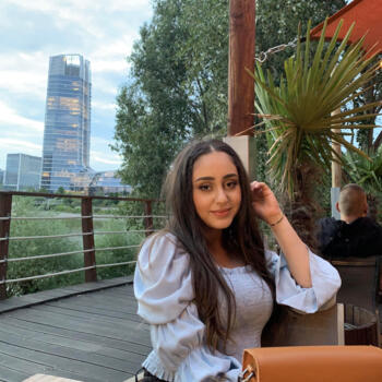 Babysitter in Budapest: Nidaa