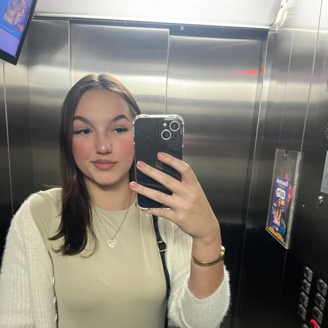 Babysitter in São José (São José): Livia