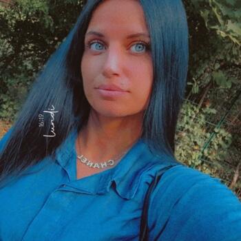 Babysitter in Igny: Angelina