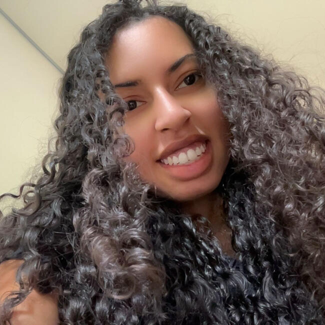 Babysitter in Raposos: Larissa