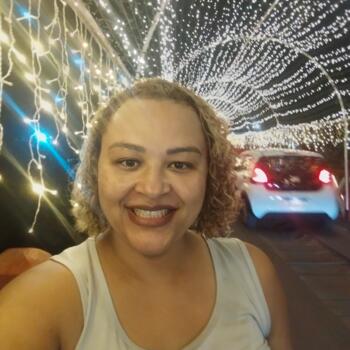 Babá Valparaíso de Goiás: Shirle coelho