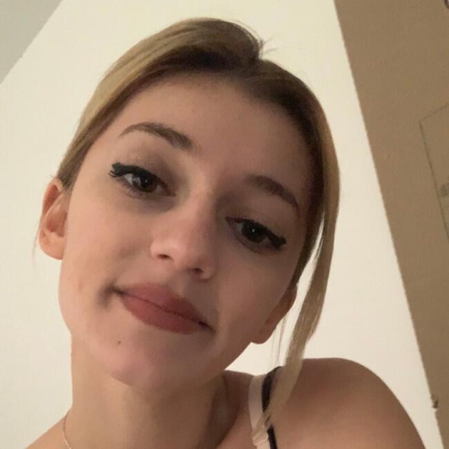 Babysitter in Agde: Lauren