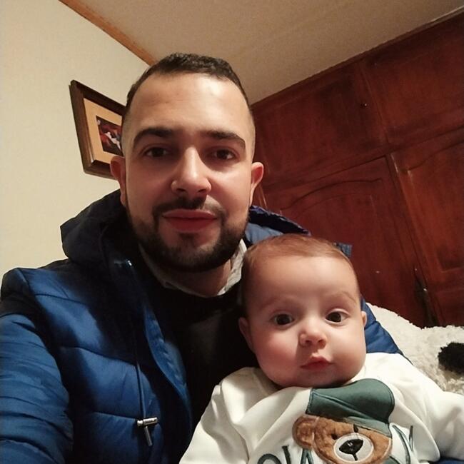 Δουλειά για babysitter στην περιοχή Cali: Juan David