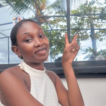 Nanny in Canton (Massachusetts): Déborah