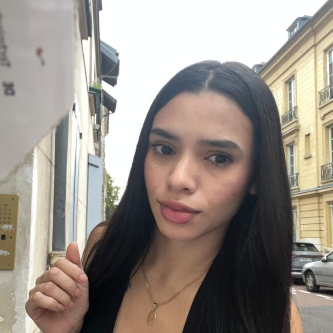 Babysitter in Versailles: MARIA CAMILA