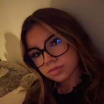 Babysitter in Saint-Martin-Boulogne: Chloe