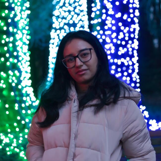 Babysitter in Surrey: Pari