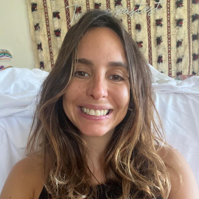 Babysitting job in Aldeia de Juso: Zine zarrouk