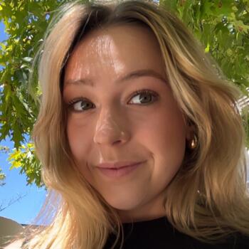 Babysitter in Canberra: Alizée