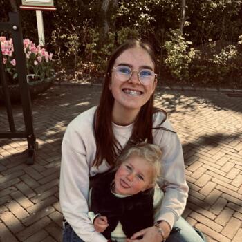 Babysitter Oostkamp: Julie