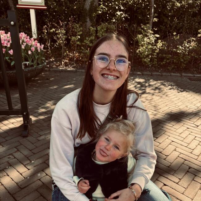 Babysitter in Oostkamp: Julie