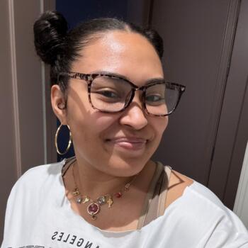 Babysitter in Chicago: Noa