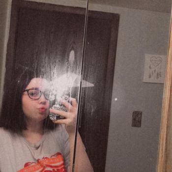 Babysitter in Elk Grove Village: Courtney