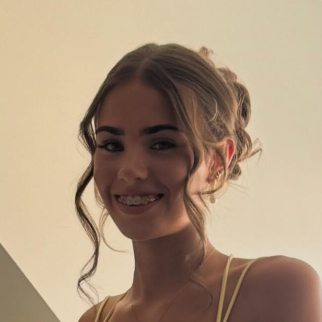 Babysitter in Cheltenham: Chloe