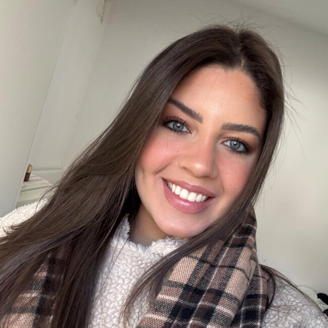 Babysitter in Epsom: Laura