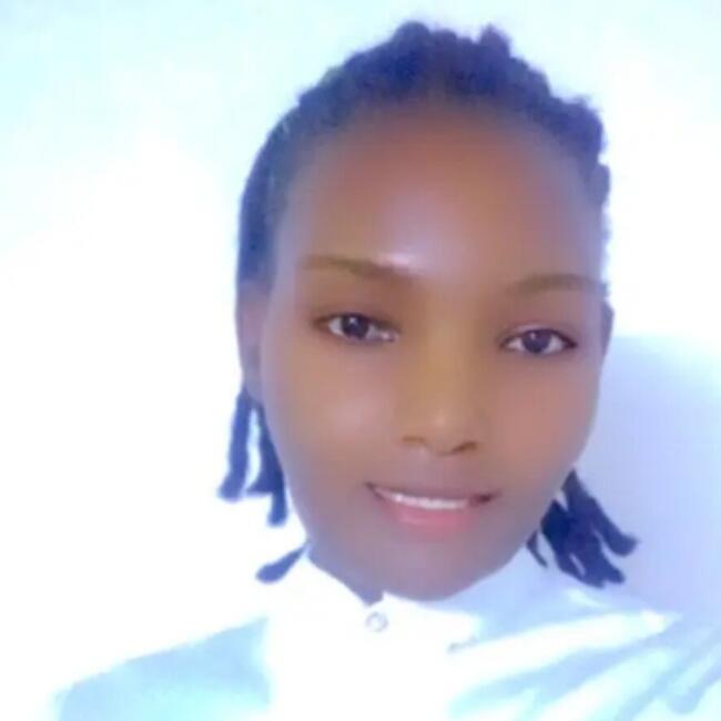 جليسة أطفال في الرياض: Laura