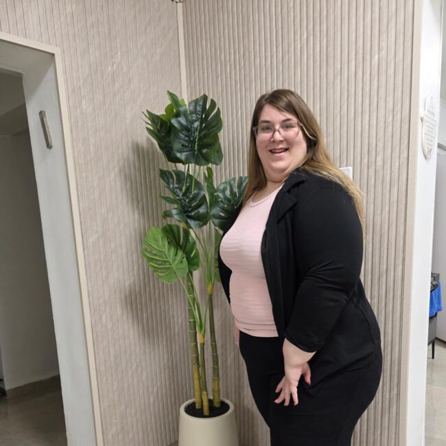 בייביסיטר ב- אליפלט: ליהי