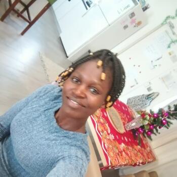 جليسة أطفال في Ash Sharmah: Joan