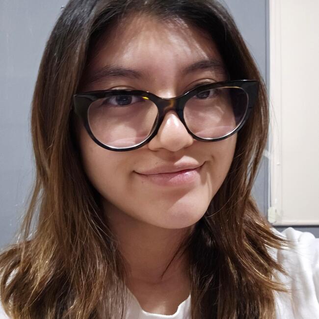 Babysitter in Dzityá: Paola