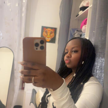 Babysitter in Auxerre: Malia