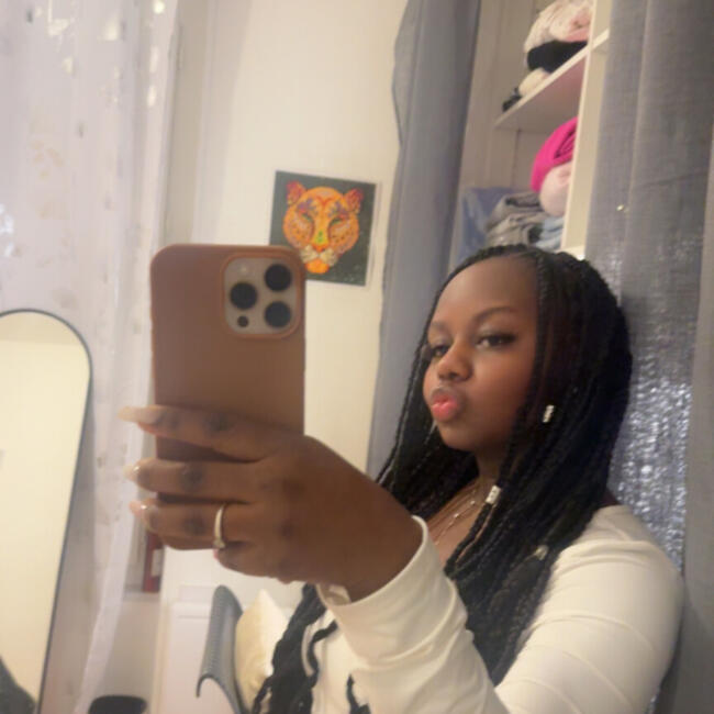 Babysitter in Auxerre: Malia