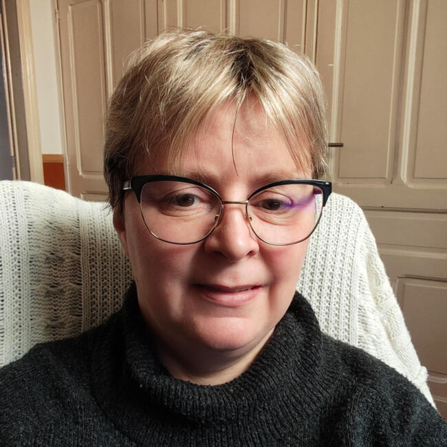 Babysitter in Charleroi: Carine