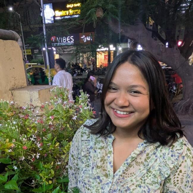बंगलौर में बेबीसिटर: Sudha