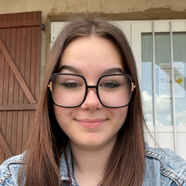 Babysitter in Saint-Dié: Amy