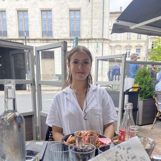 Babysitter in La Rochelle: Maelys