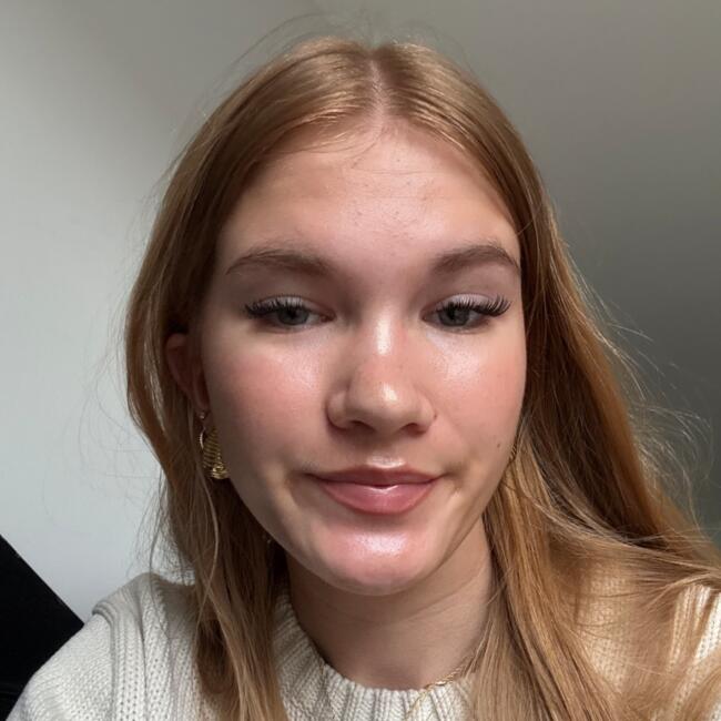 Baby-sitter in Burlington: Eevi