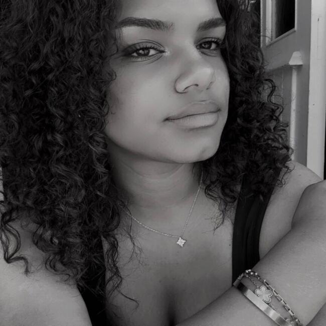 Babysitter in Suresnes: Laurina