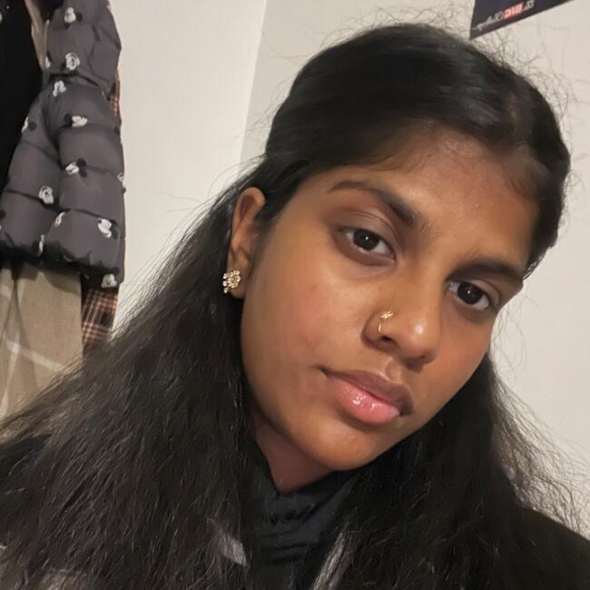 Babysitter in Évry: Emisha