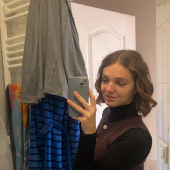 Babysitter in Saint-Florentin: Lola