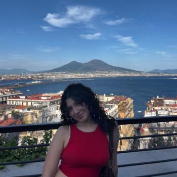Babysitter Naples: Ines